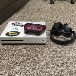  Xbox 1 With Controller And Turtle Beach Headset
