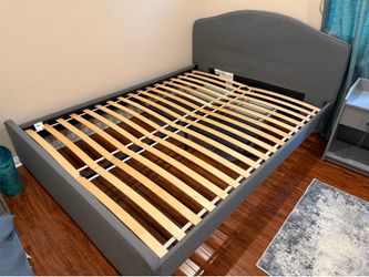 IKEA Hauga Bedroom Set (no mattress)
