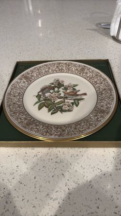 Decorative Porcelain Collector Plate with Birds