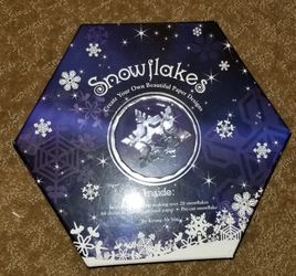 Snowflakes Paper Arts and Craft Kit