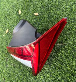 2021 2022 2023 2024 2025 Hyundai Elantra Right Tail Light,