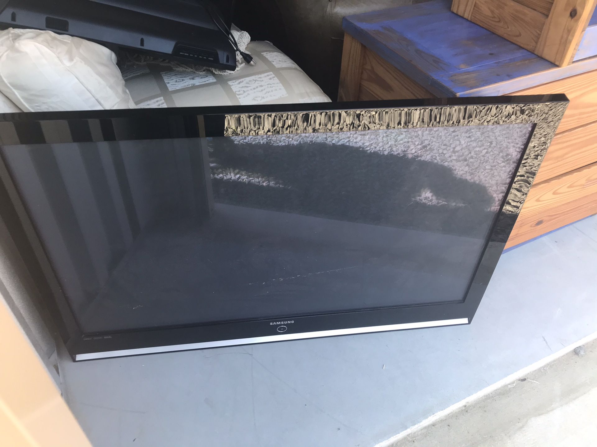 42 inches flat screen tv