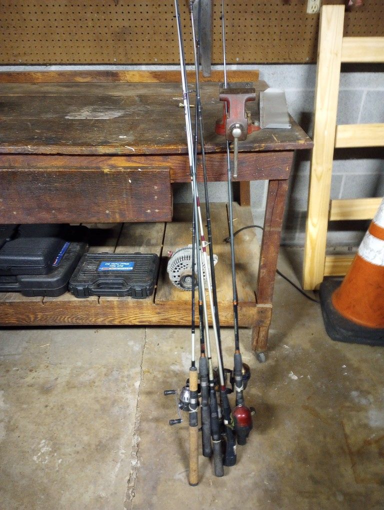 7 Fishing Rods W A Net