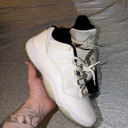 Jordan 11 low legend blue