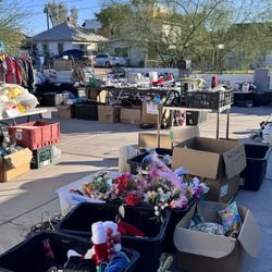 🚨 TODAY ONLY YARD SALE – Blink and You’ll Miss It! 🚨