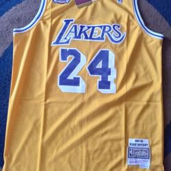 Kobe Bryant Lakers Jersey.. Stitched.. Size Xl