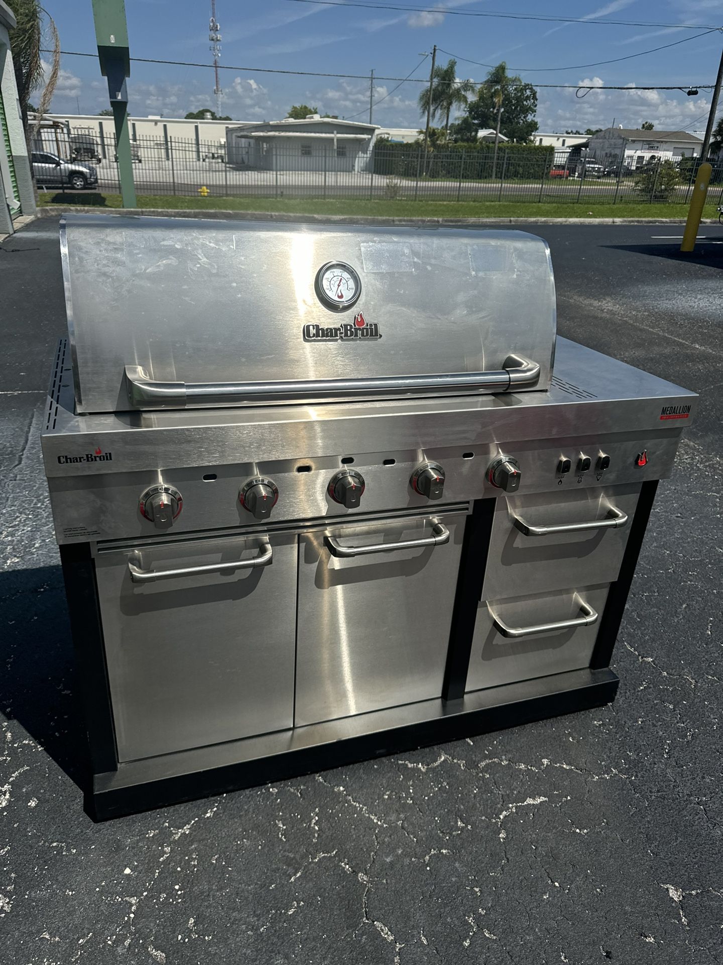 Charbroil Inferred Grill New!!! Brand New!