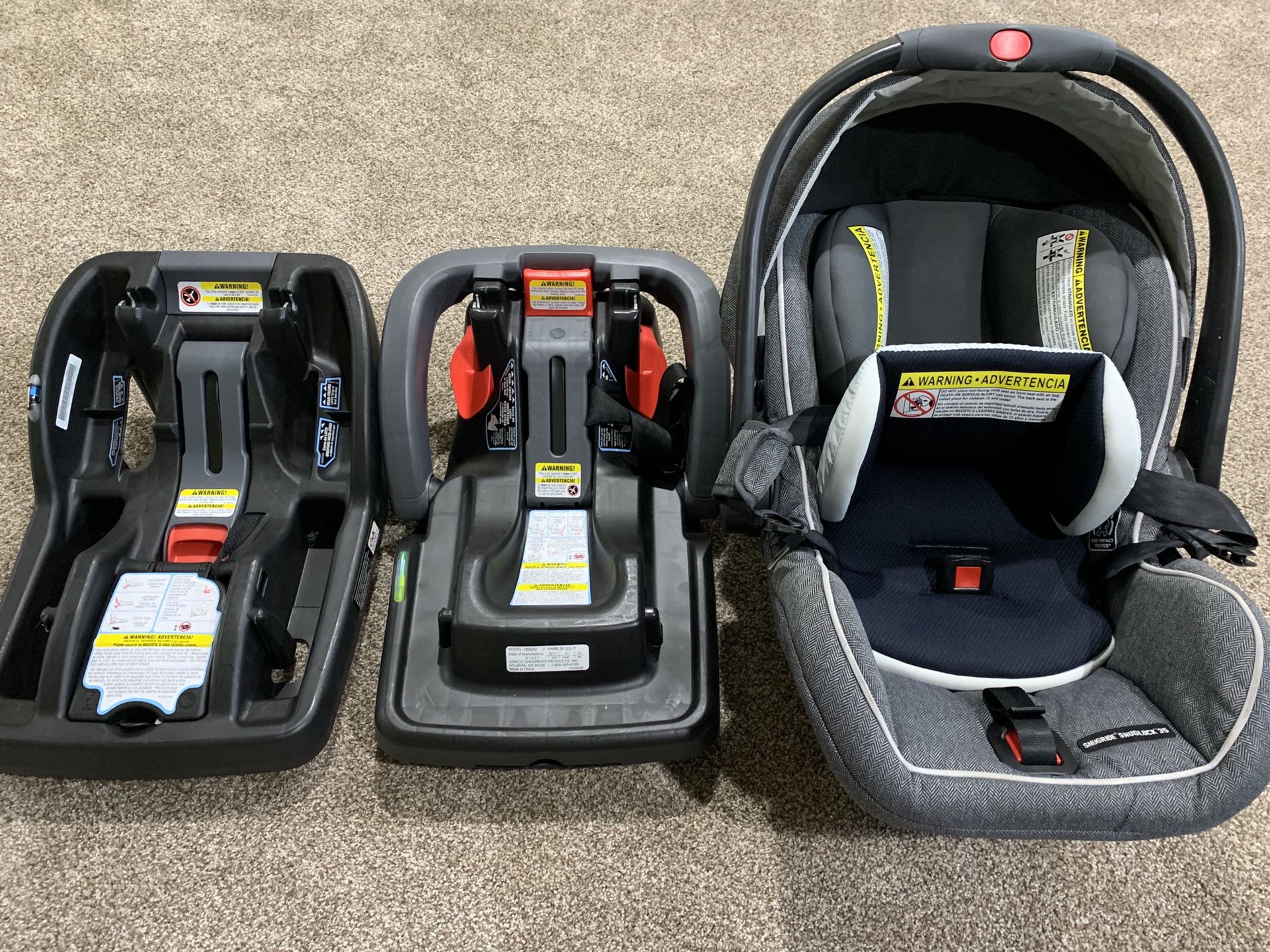 Graco car seat, two connectors, infant insert
