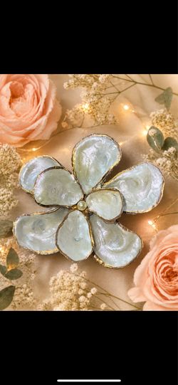 Gilded Oyster Shell Flower Decor with Pearl