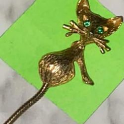Cat Kitten Pin.  Antique Vintage Gold Tone PUSSYCAT PIN.   