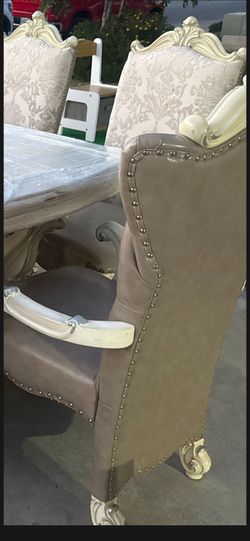 Luxury dining Table  and 8 chairs