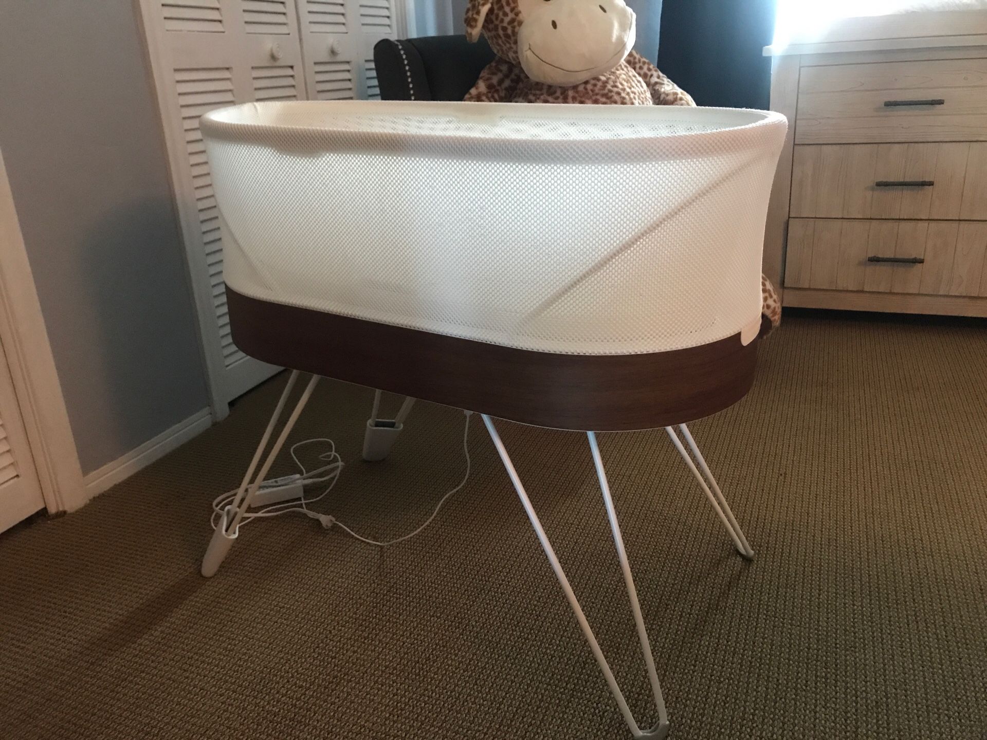 SNOO Happiest Baby Smart Sleeper!!! for Sale in Deerfield