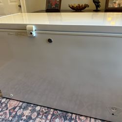 GE 10.4 cu Chest freezer