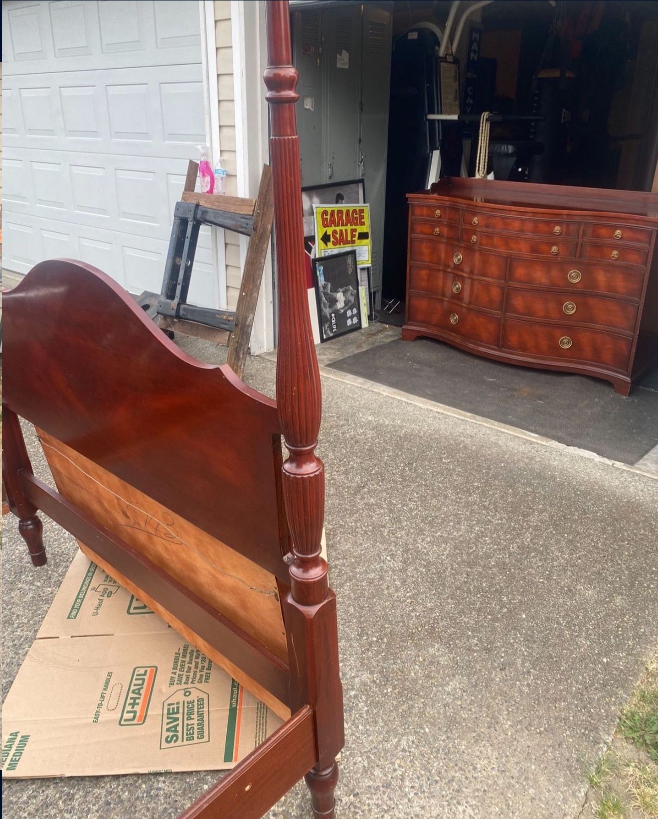 Beautiful Vintage Morganton Antique Bedroom Set 4 Post Bed , Dresser And Mirror Full Size Pick Up In Orting  The Morganton Furniture Company was a wel