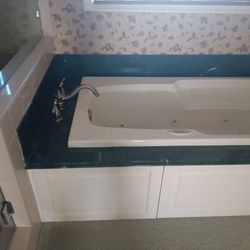 Jacuzzi Tub With Faucets