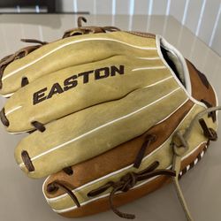 Easton Youth X Series Baseball  Glove Right Hand Thrower  11.5”XS1100Y is perfect for any beginner player looking to improve their game. With an 