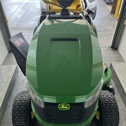 John Deere S100 Lawn Tractor