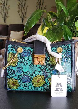 Floral Embossed Shoulderbag