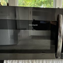 Frigidaire Microwave 1.8-cu Ft Over The Range 
