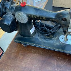 Antique Seeing Machine. Singer