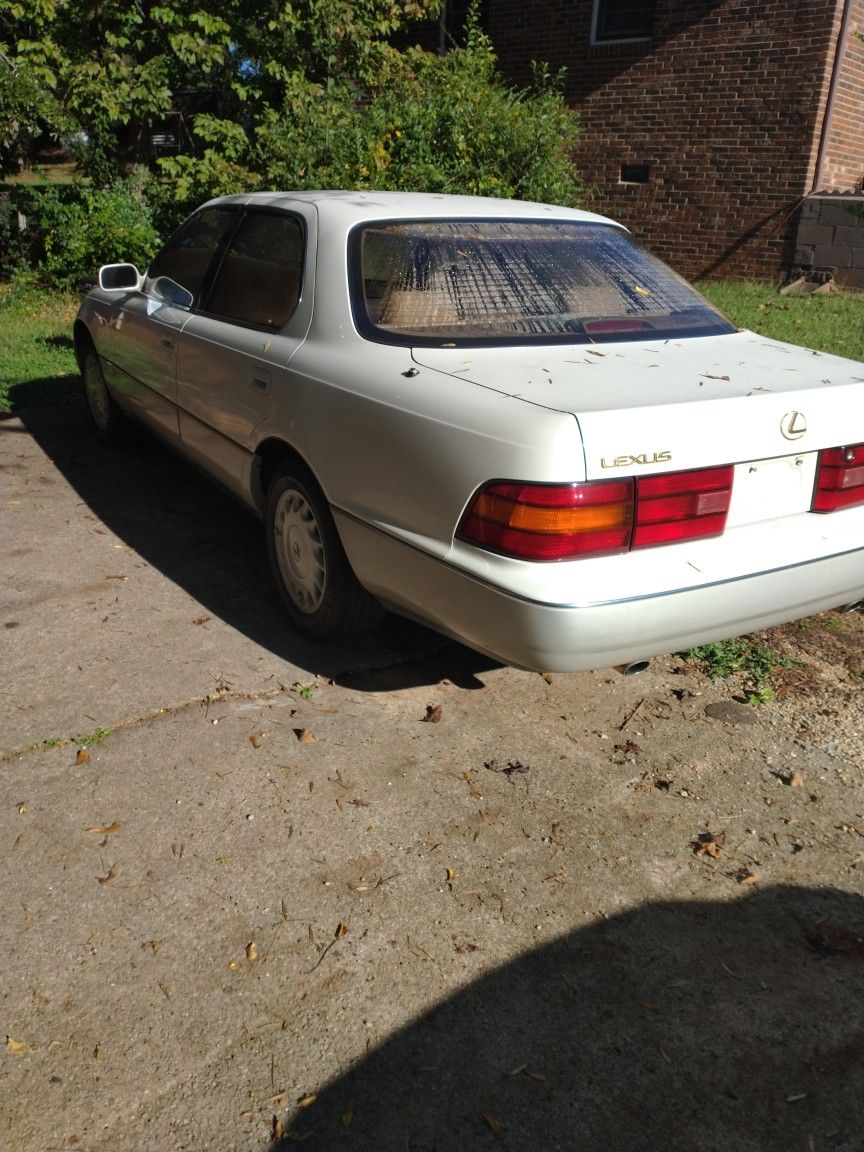 1992 Lexus  Gold 400  273.000 Miles For 2695.00 Need Alternater