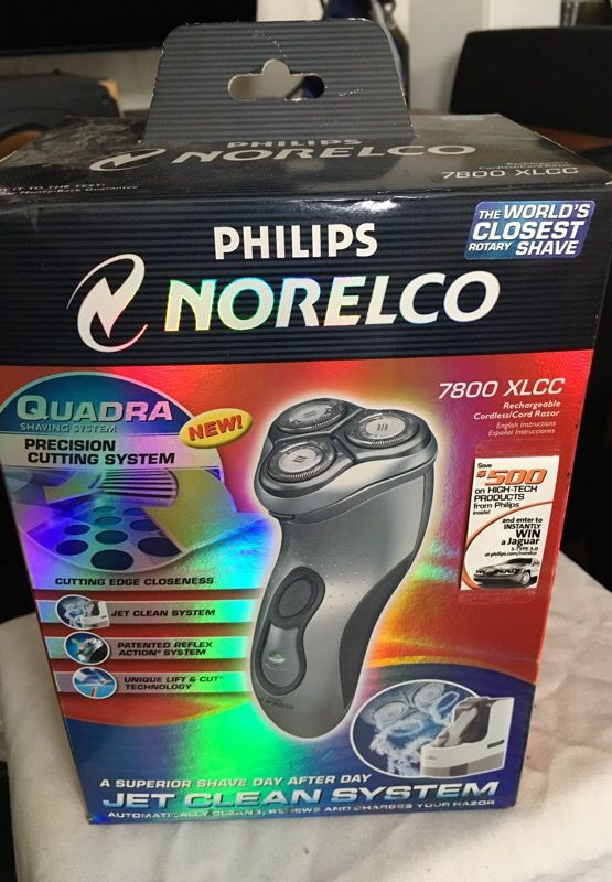 NORELCO QUADRA SHAVER w/ JET CLEAN SYSTEM