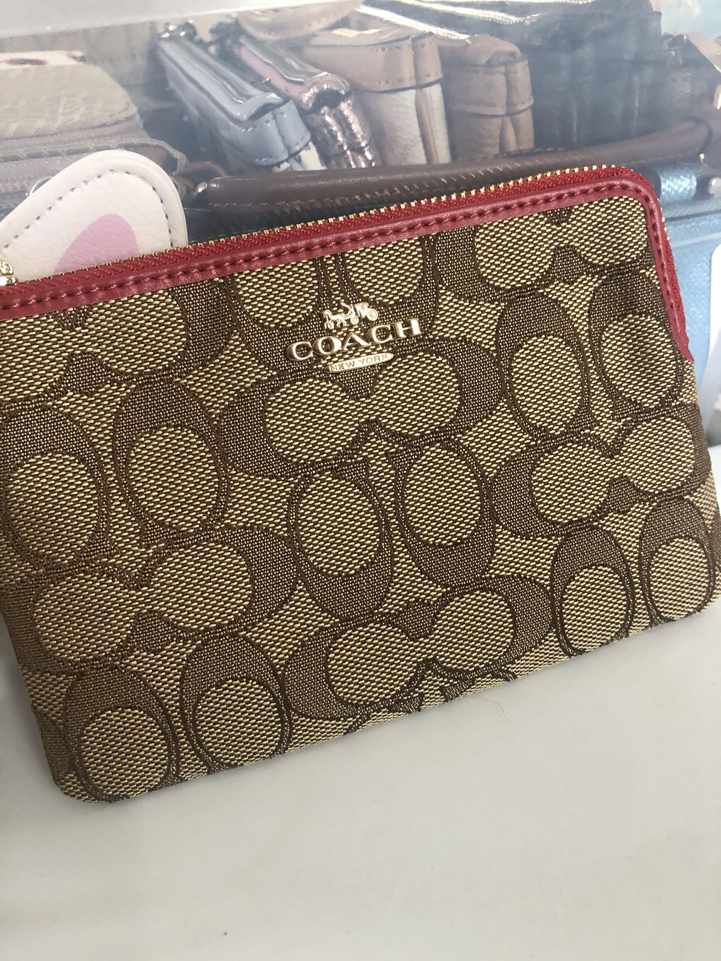 Wristlet COACH Color Café Con Rojo 