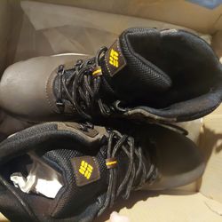 Mens Columbia Boots Size 11.5