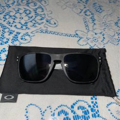 Oakley Holbrook