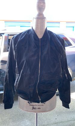 New Black juniors Girls Bomber Jacket Junior Size Large with Pockets!!!