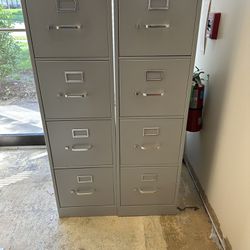 Filing Cabinets With Keys 2 Total 