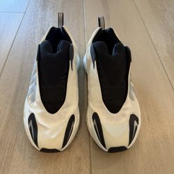 Adidas – Black / White / Gray – Men’s Size 11.5