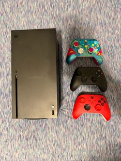 Xbox Series X 1TB w/controllers