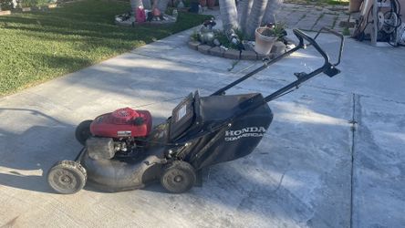 HONDA COMMERCIAL MOWER
