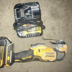 Dewalt 20v Multitool With Battery And Charger 