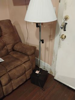 1 lite weight stand up lamp w/shade