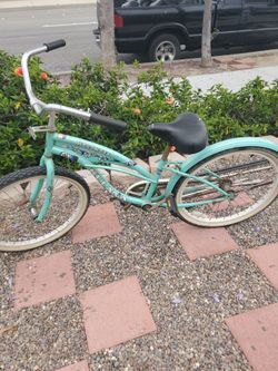 Beach cruiser bicycle