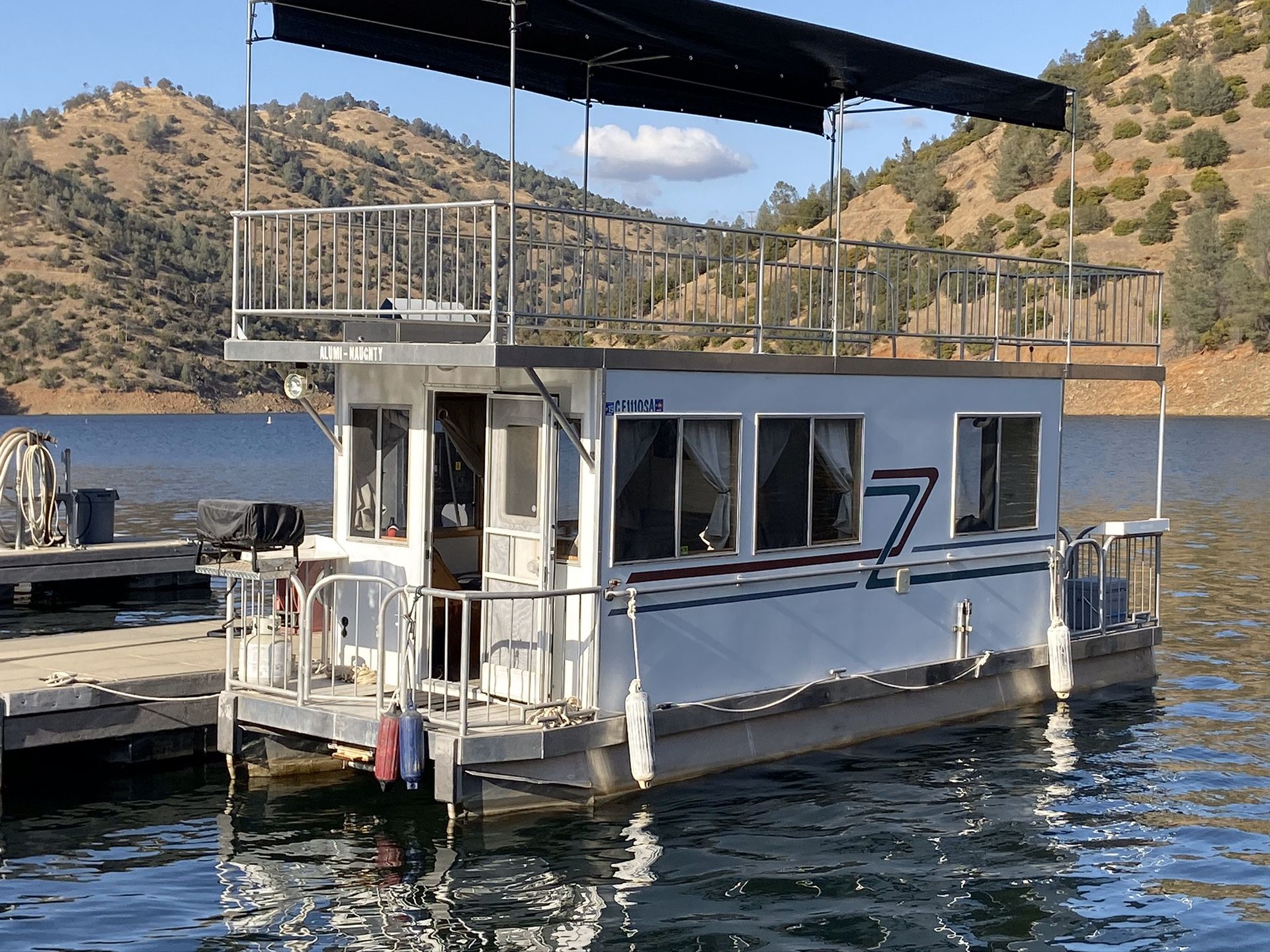 Houseboat for sale on Lake Don Pedro!