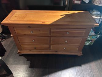 Dresser 6 drawers in good condition