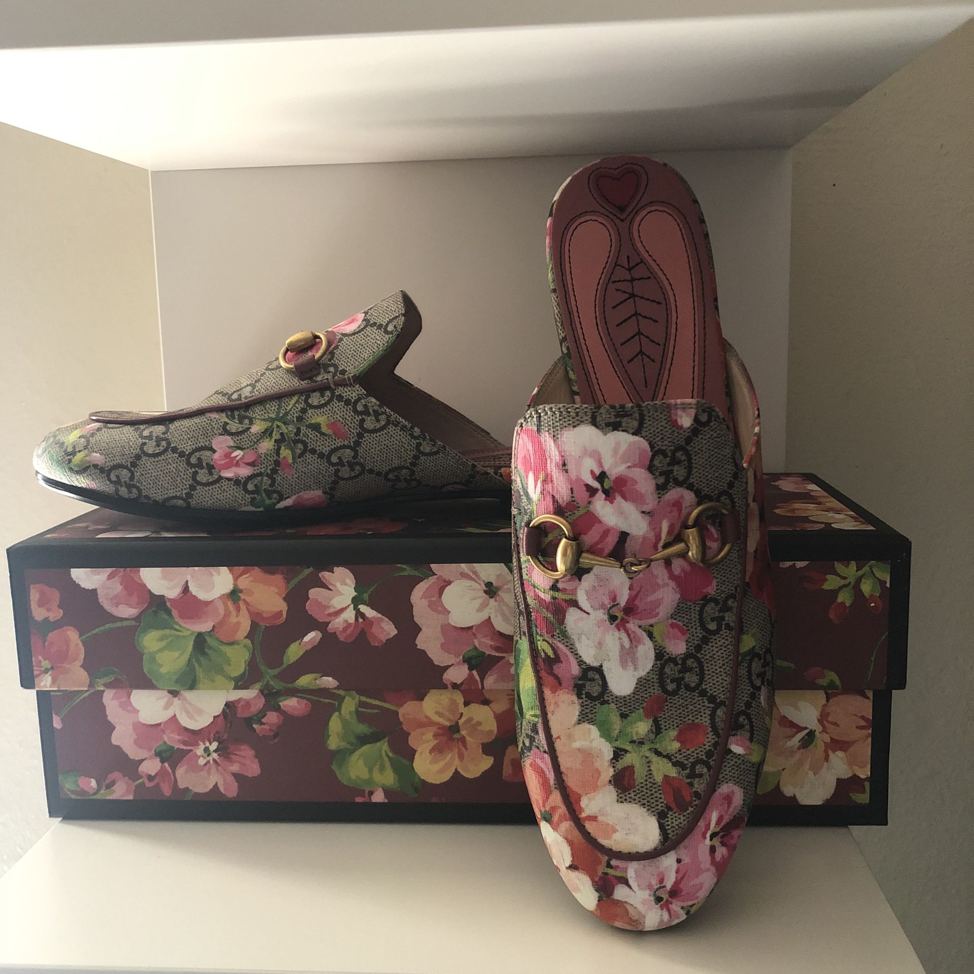 Gucci blooms loafers 100% authentic