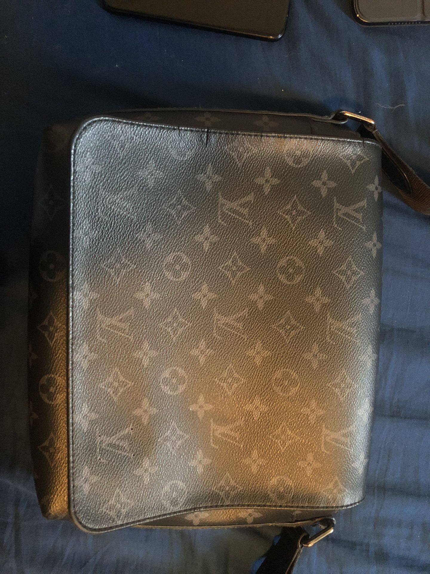 Steal Of The Month . Louis Vuitton messager Bag And iPhone sE