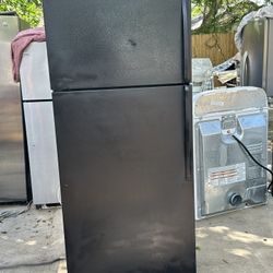 Whirlpool Top Freezer Fridge 