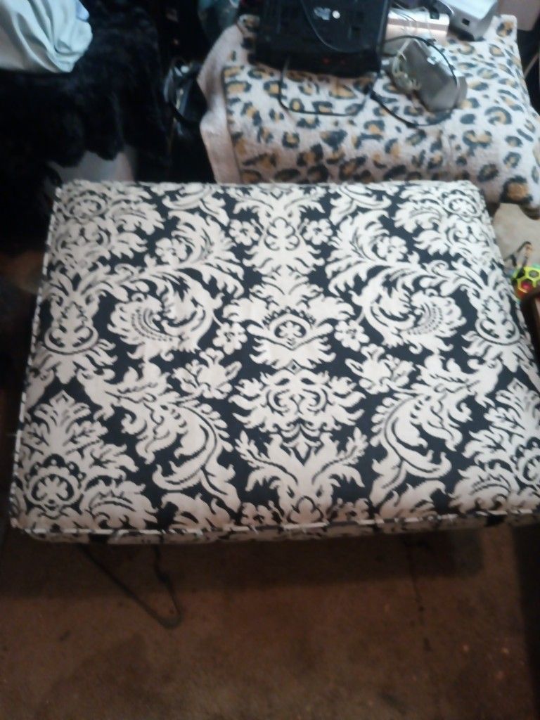 Big Ottoman For Saie