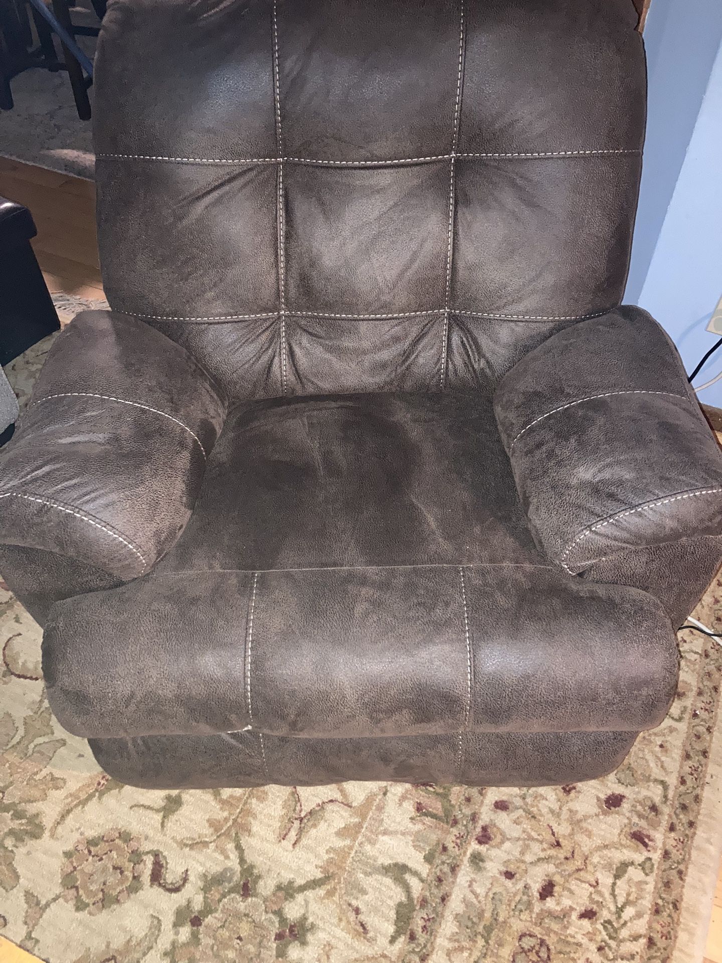 Brown Recliner -Must Go Today No Shipping Local Sale Only No Holds