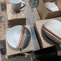 Dinnerware Set 13 Pieces 