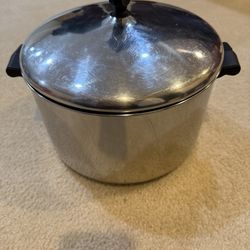 This item is a vintage Farberware 8-quart stainless steel aluminum clad stock pot with a lid