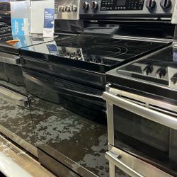 Samsung Electric Stove 30” Wide 5-elements (6.3cu.ft.) Smart Electric Single Oven 