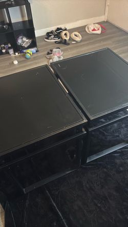 Set of 2 side tables