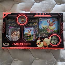 Pokemon Flareon VMAX Premium Collection 