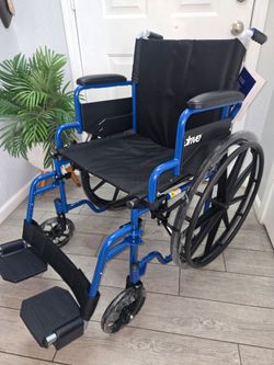 Drive Medical Blue Streak Lightweight Wheelchair, Footrests, 20" Seat, silla de ruedas